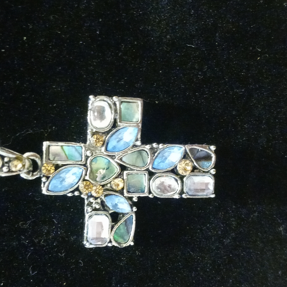 Cookie Lee cross necklace - Picture 2 of 4